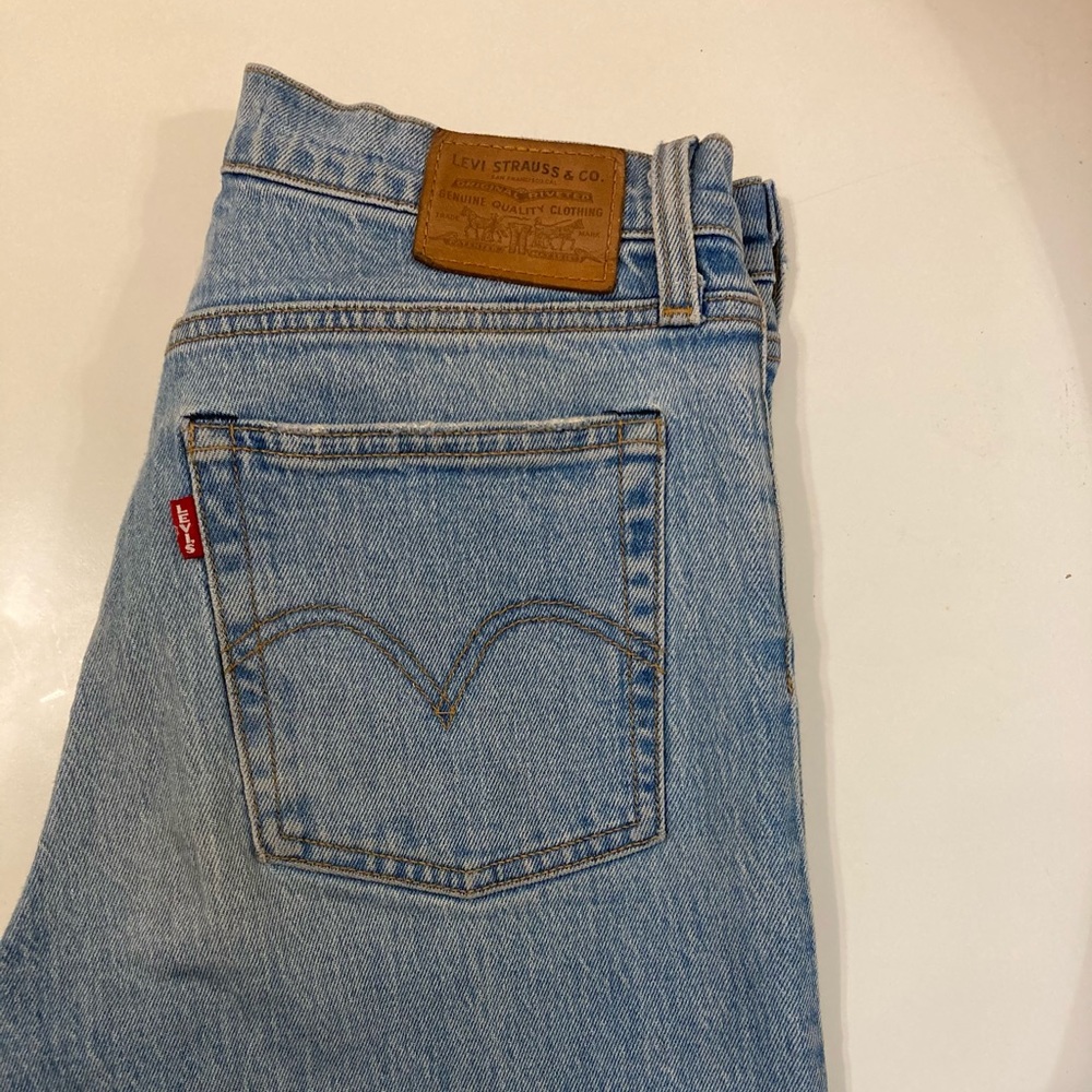 SOLD - Levi’s Wedgie Fit jeans